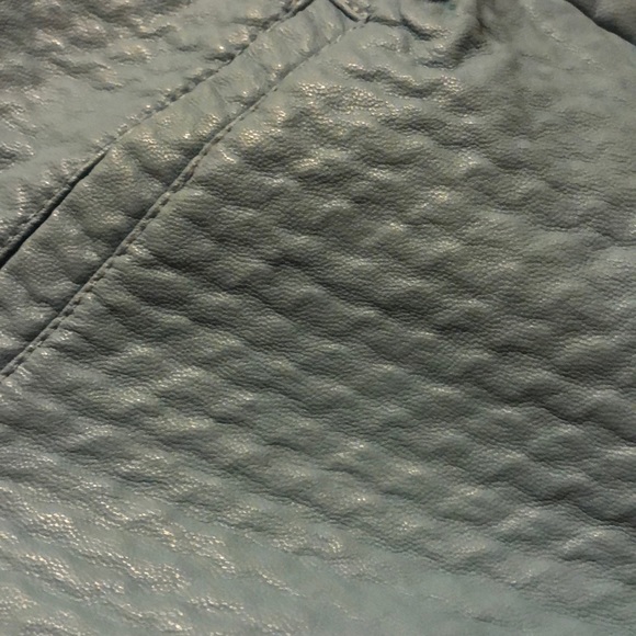 Shorts - Picture 2 of 4